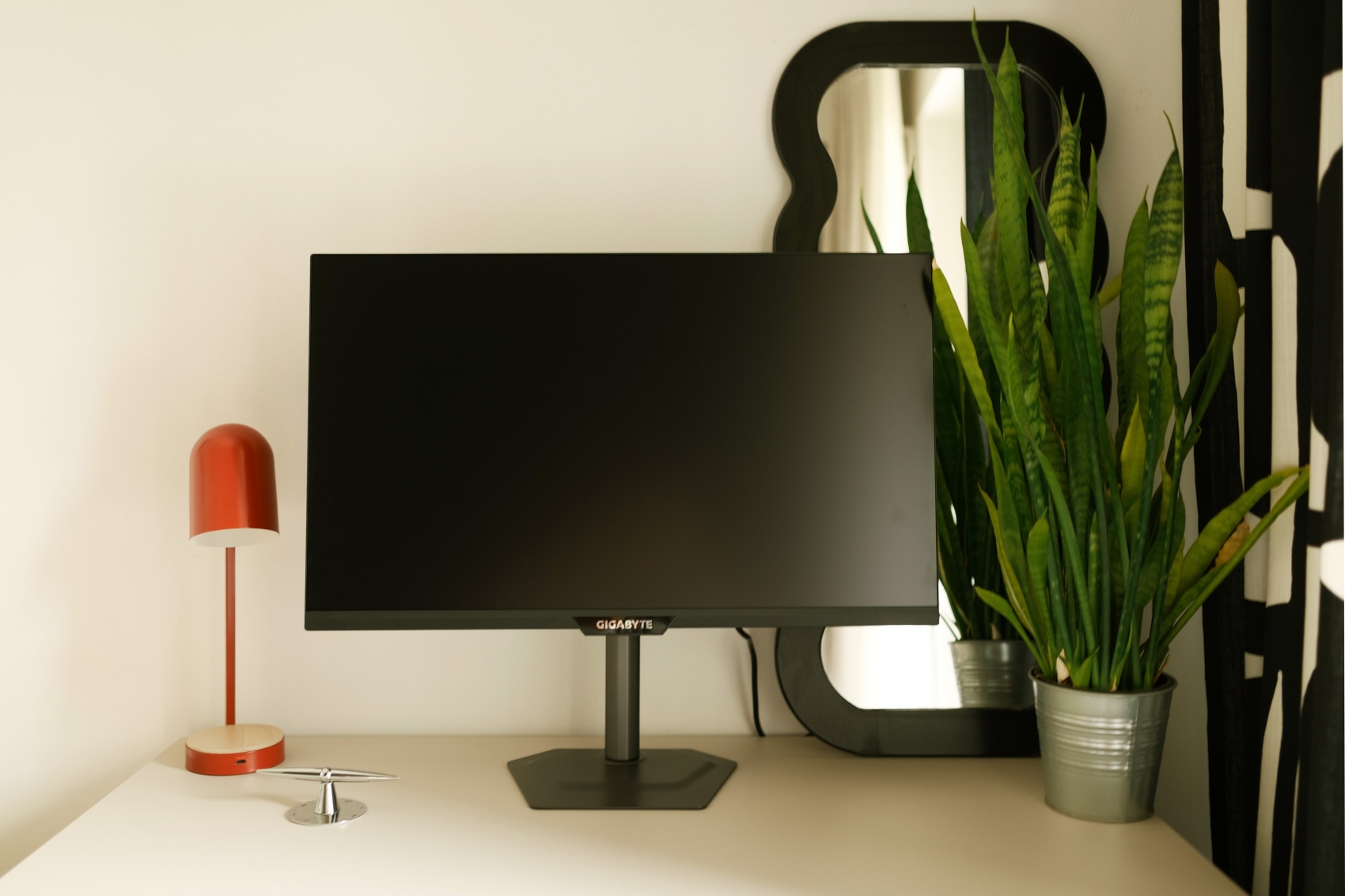 One Laptop for Work and Play: Setup Tweaks That Make the Switch Feel Seamless