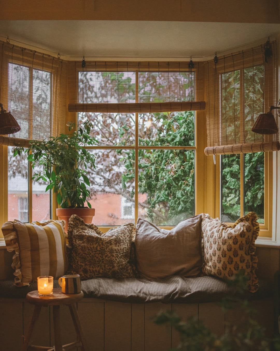 28 Bay Window Seat Ideas That Turn Wasted Space Into Your Favorite Spot at Home