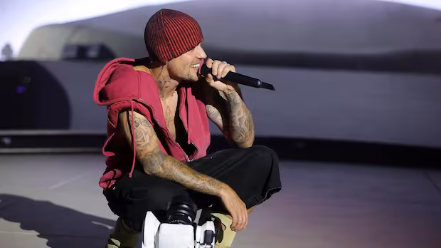 Turning Tour FOMO Into a Getaway: How to Use Credit Cards to Hack Your Concert Travel