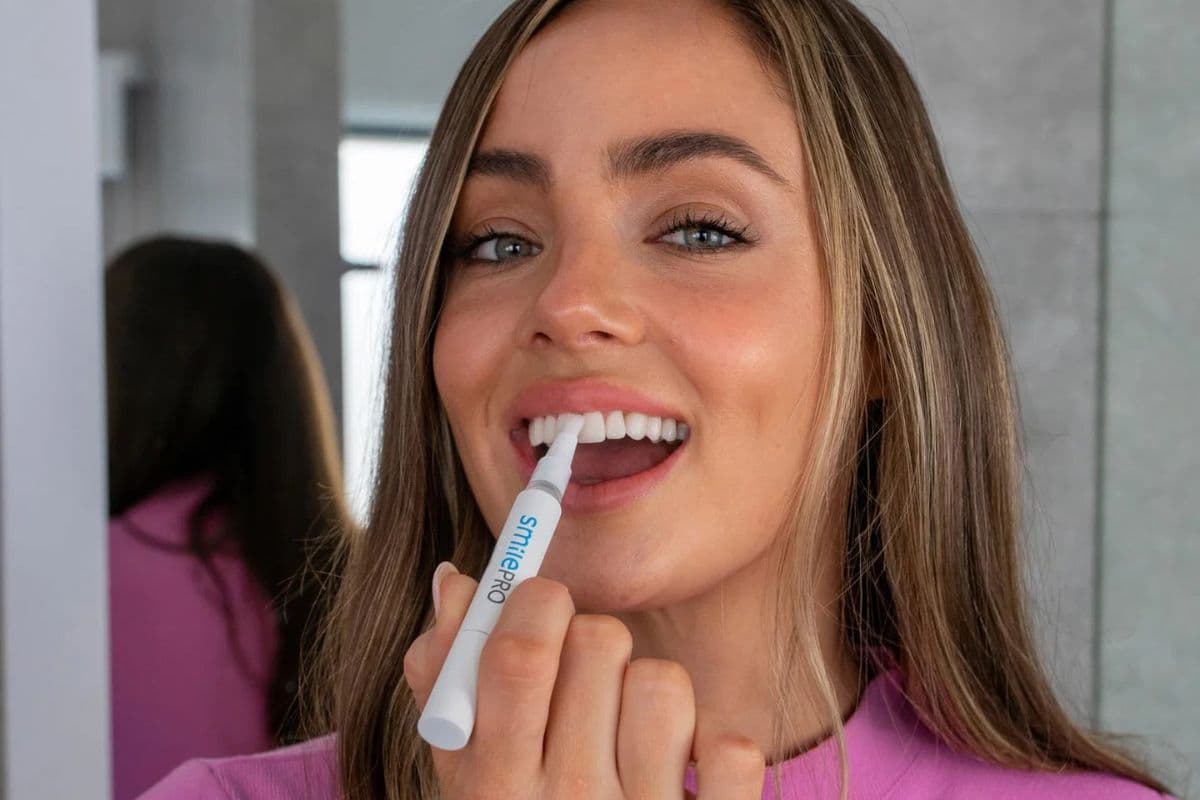 At‑Home Teeth Whitening That Actually Works: Tested Toothpastes and LED Kits Explained