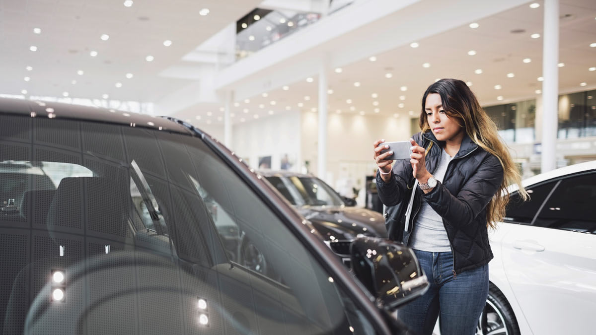 Sticker Shock Is Back: Smart Ways to Buy a Gas Car When Prices Are Climbing Again