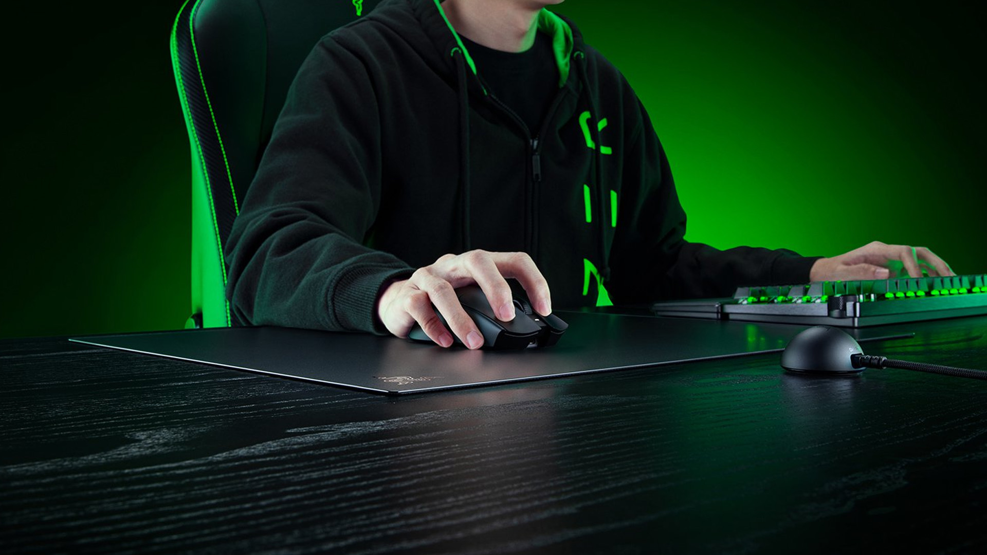 Do Ultra-Thin Glass Mouse Pads Actually Help in Esports? Razer Atlas Pro Tested Against Reality