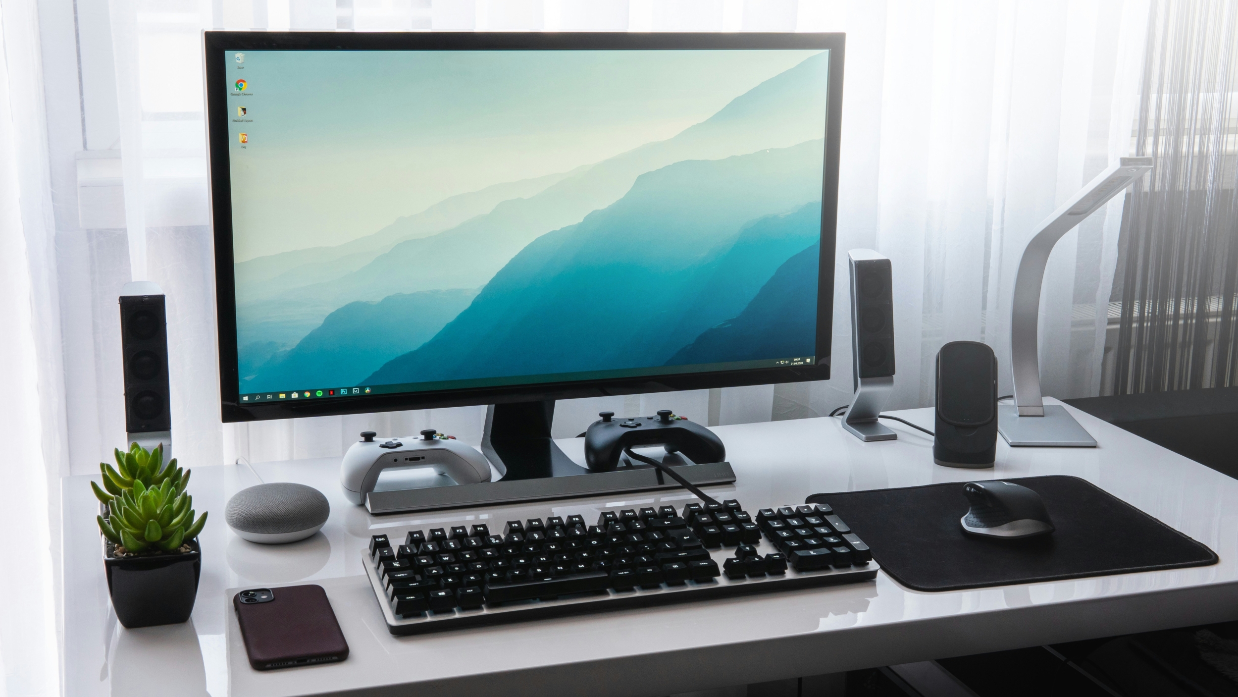 US$5,000 Monster Rigs vs Simple Consoles: Are Ultra-High-End PCs Still Worth It for Living Room Gaming?