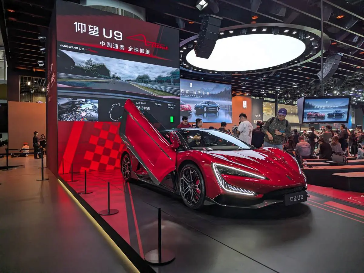 From Ultrafast Charging To In‑House Chips: The New Chinese EV Tech Wave On Display In Beijing