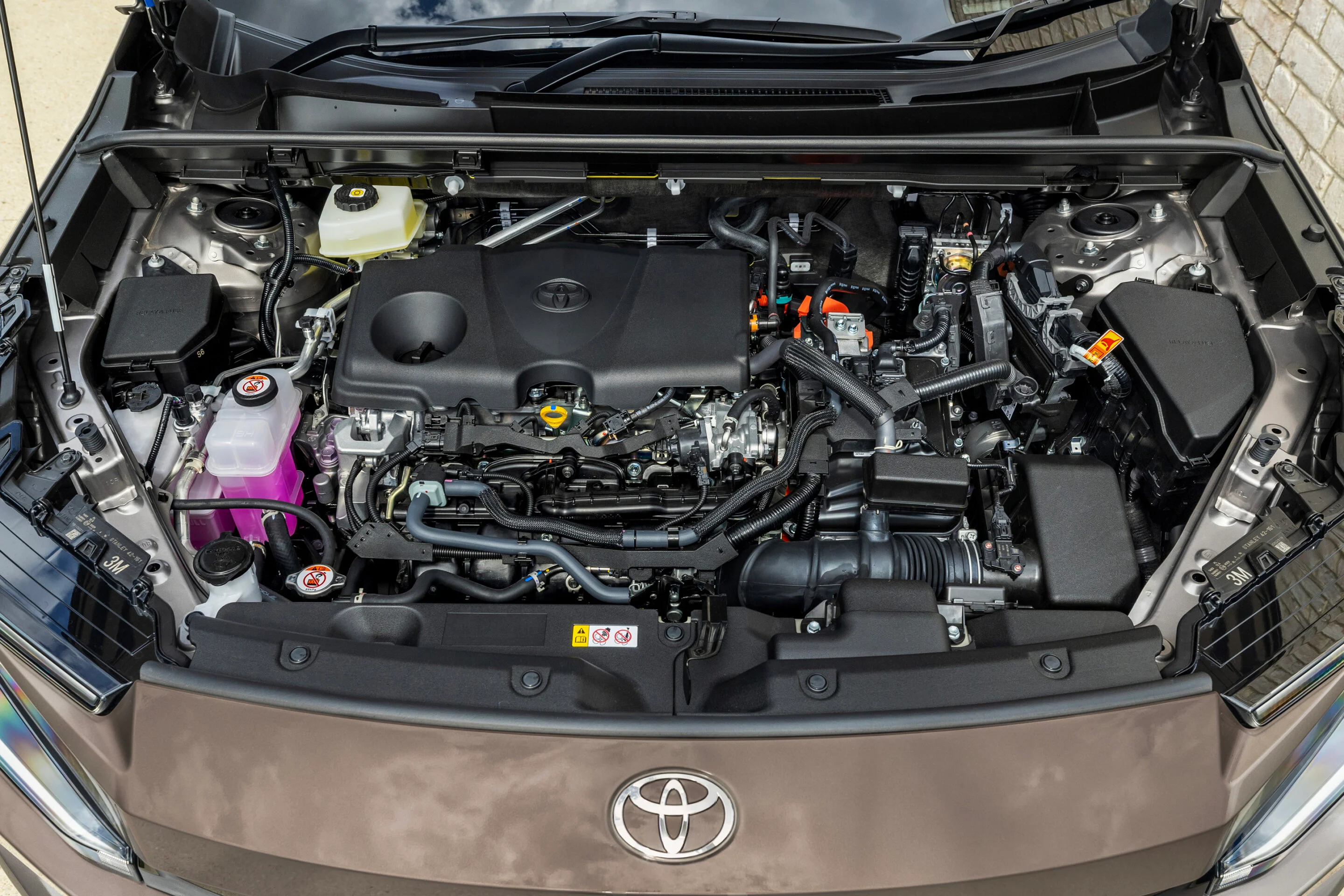Toyota RAV4 vs RAV4 Hybrid: Is the World’s Favourite SUV Still the Benchmark?