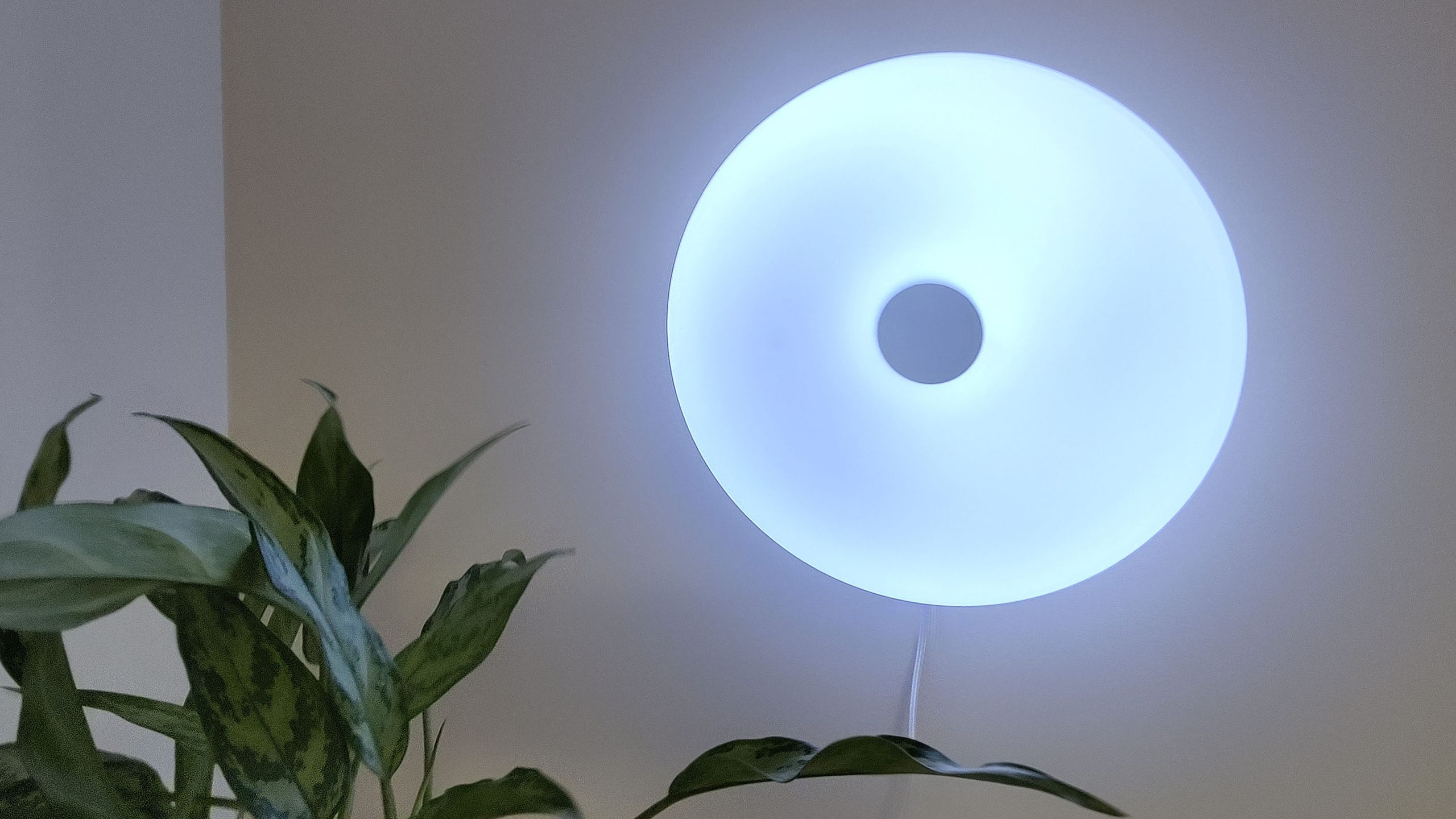 IKEA’s VARMBLIXT Donut Lamp Just Went Smart: Why This Budget Icon Is Now a Serious Mood-Light Upgrade