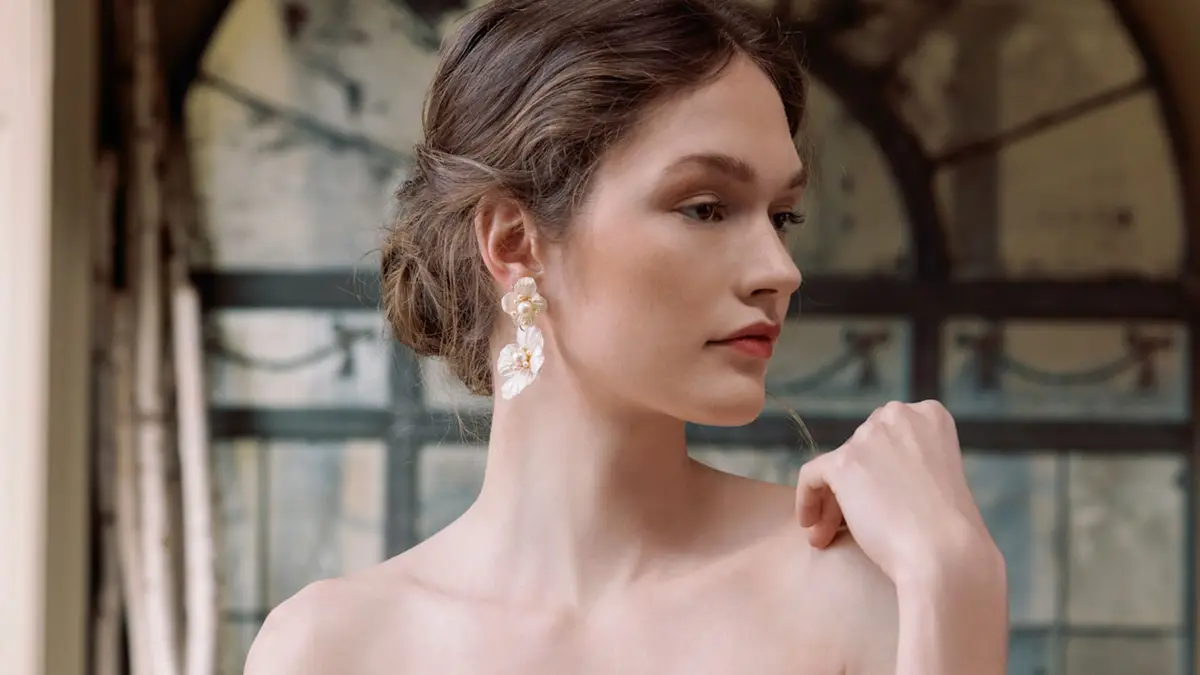 How to Choose a Wedding Day Perfume You’ll Actually Love Years From Now