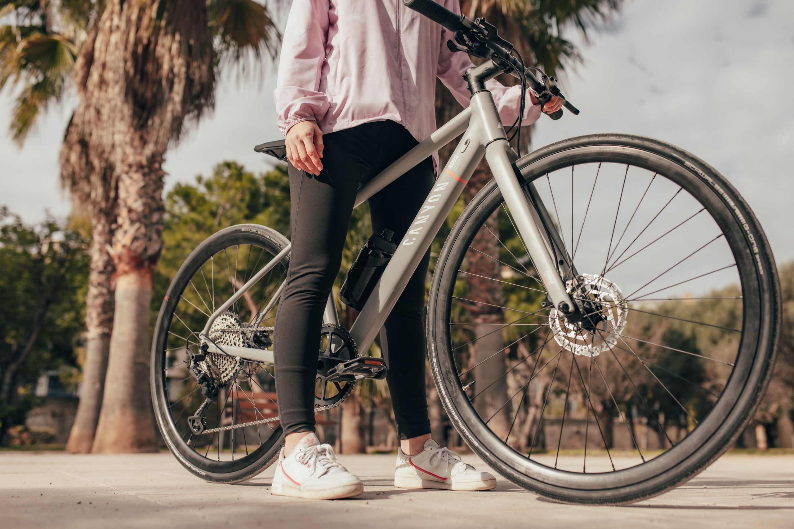 Hybrid vs E‑Bike for Everyday Rides: How Women Should Choose Their Next Casual City Bike