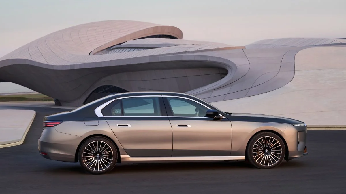 New BMW 7 Series Revealed: Bold Design, Bigger Tech and a 720 km EV Option