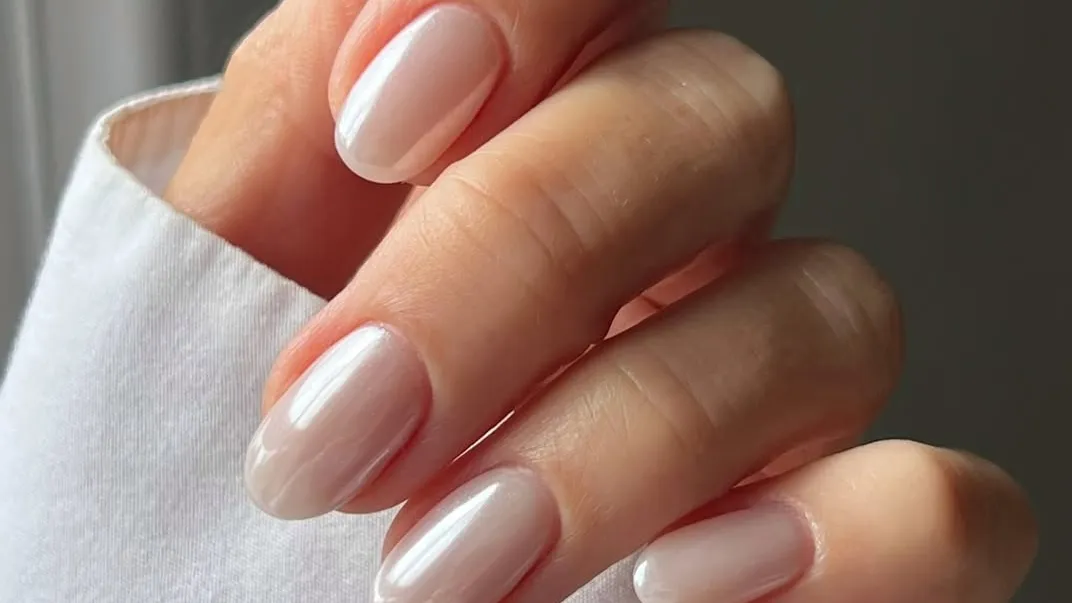 Soft Chrome and Soap Pedicures: The Quiet-Luxury Shine Redefining Glossy Nails
