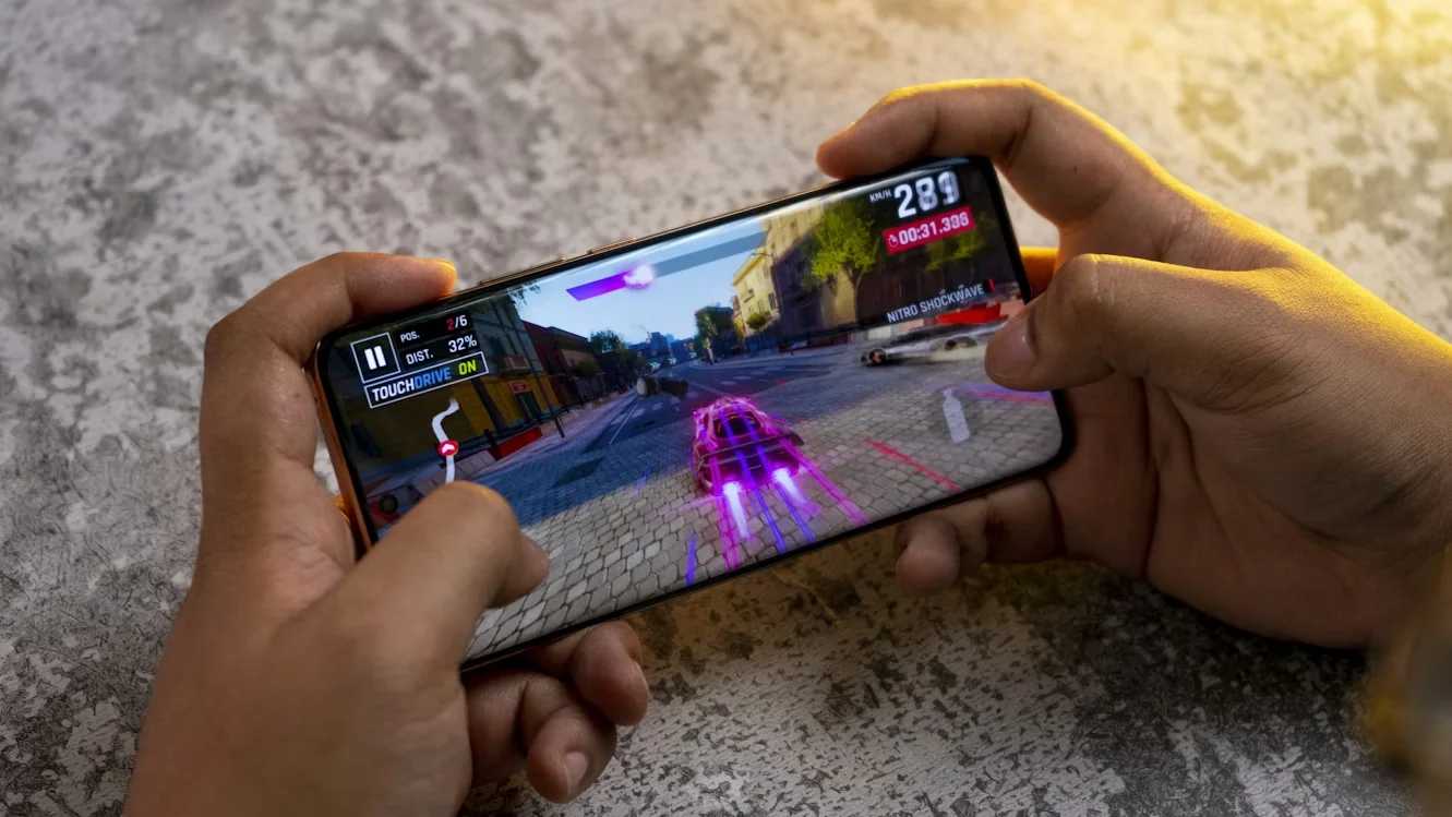 Why So Many Gamers Are Choosing Mobile-First Platforms Over Consoles and PCs