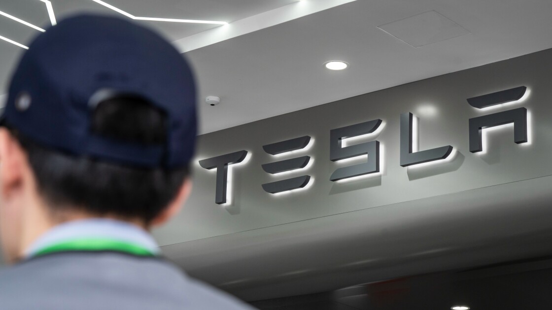 Robotaxis, Grid Strain and $5 Trillion Hype: Is Our Infrastructure Ready for the Self‑Driving EV Era?