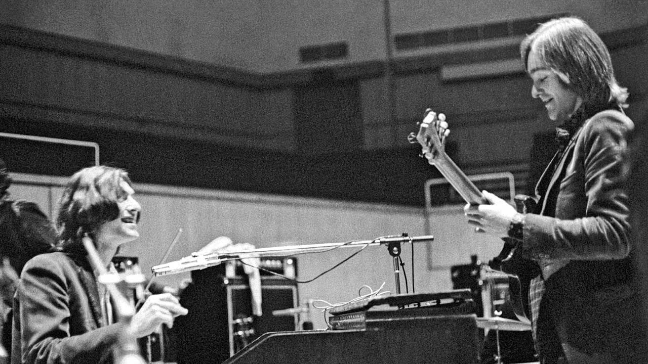 From Traffic to ‘Feelin’ Alright’: Why Dave Mason’s Quiet Genius Still Echoes Through Rock