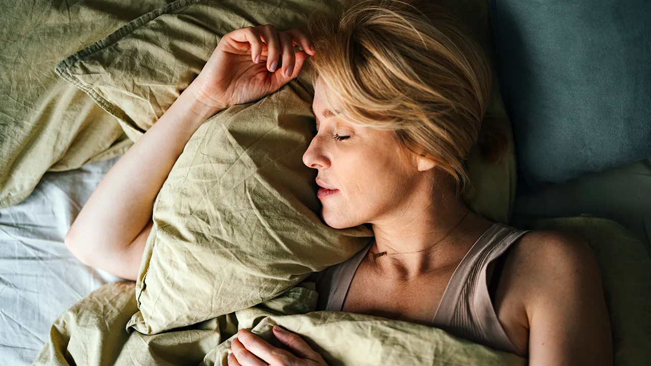 Struggling to Sleep? Doctors Say These Everyday Foods Could Help You Drift Off Naturally