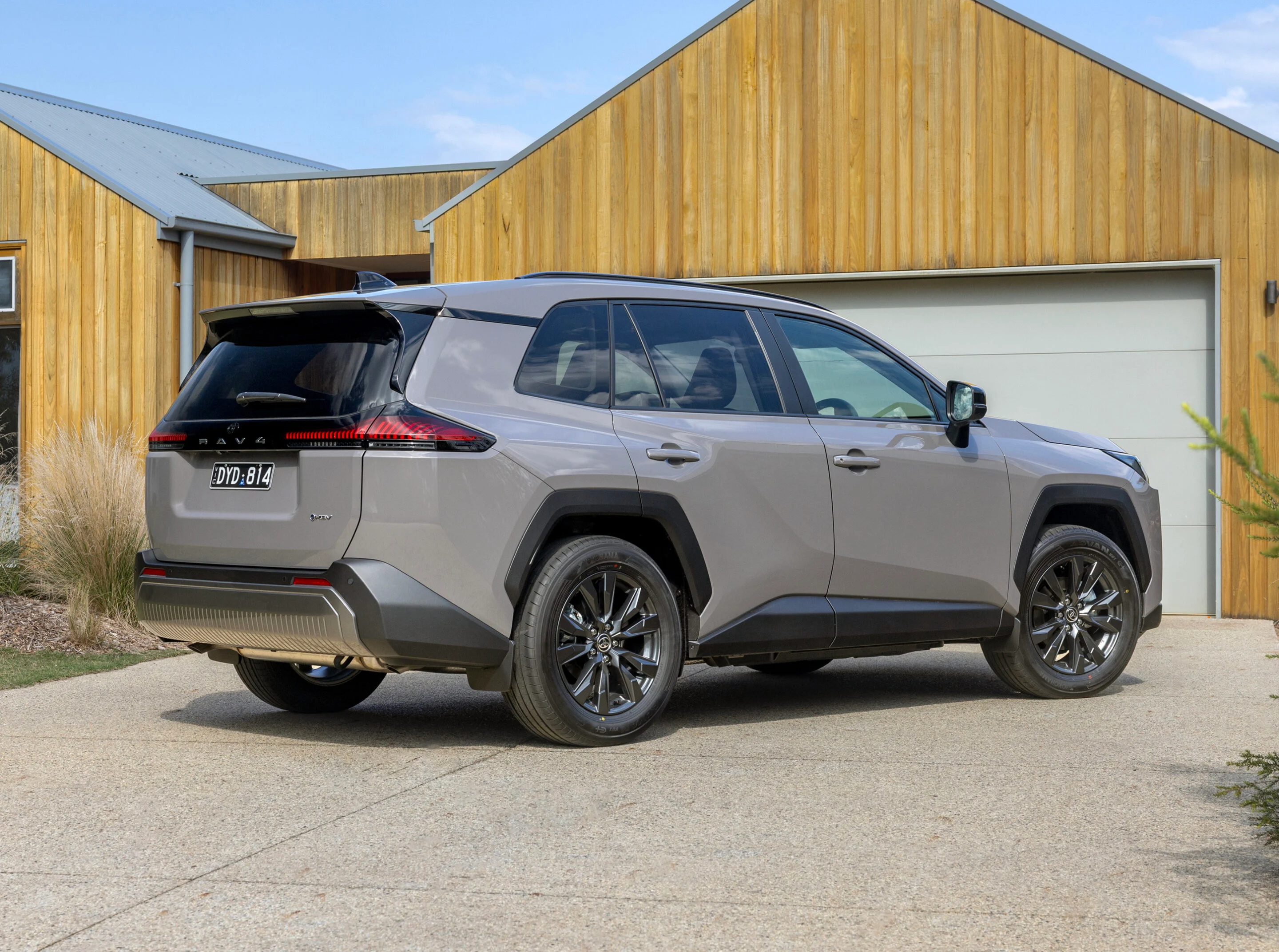 Toyota RAV4 vs RAV4 Hybrid: Is the World’s Favourite SUV Still the Benchmark?