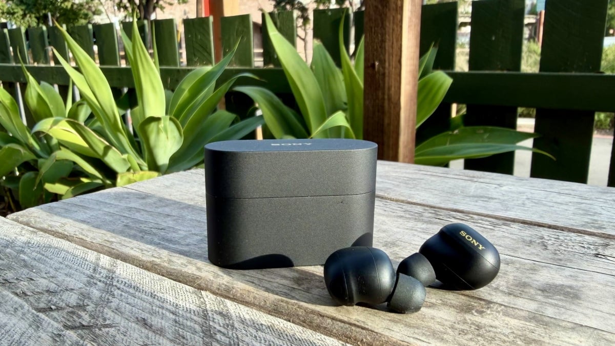Can Rugged Workout Earbuds Really Satisfy Audiophiles? A Look at JBL’s Endurance Peak 4 and Beyond