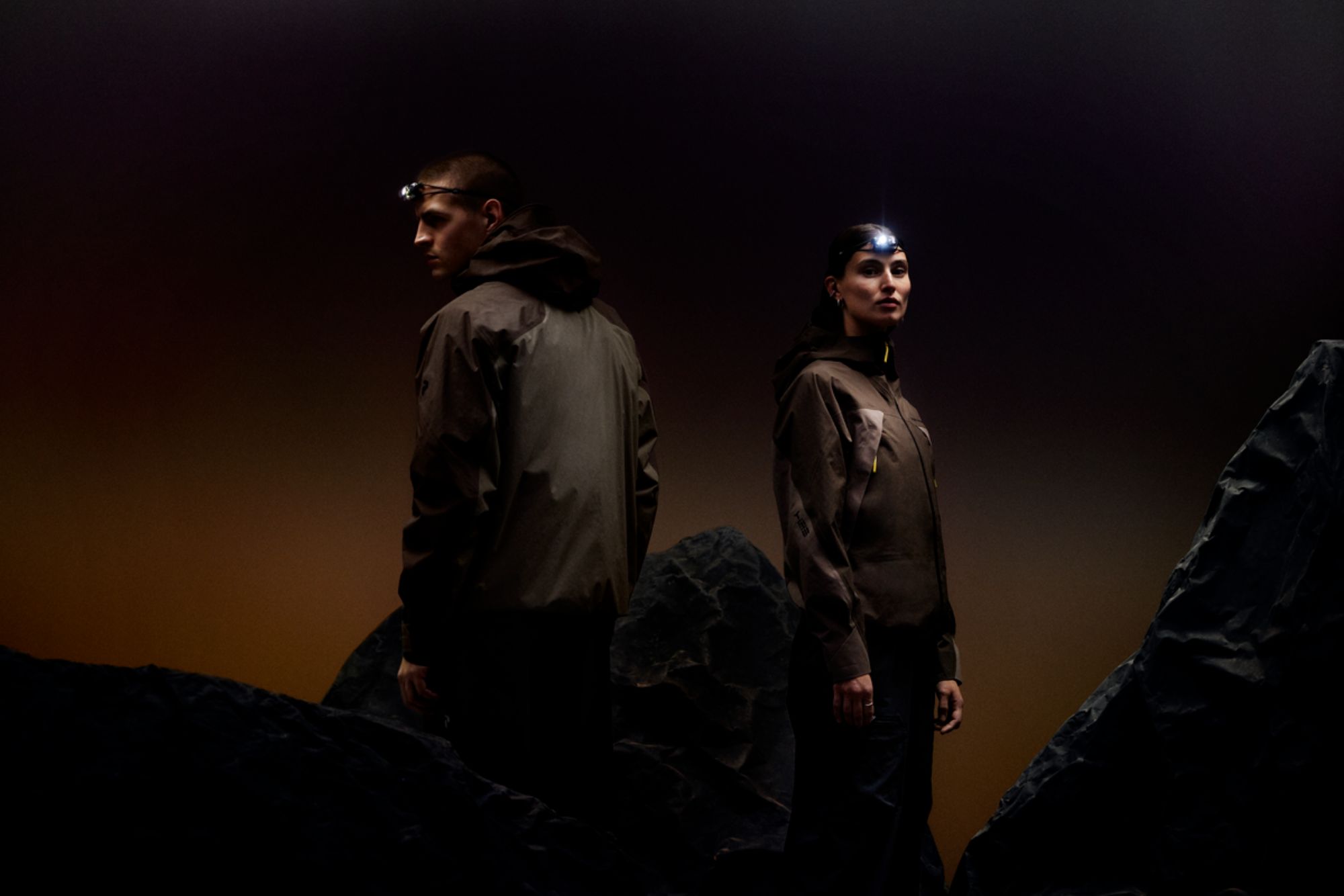 Smarter Layers for Tough Mountain Hikes: Jackets and Base Layers That Truly Earn Their Pack Space