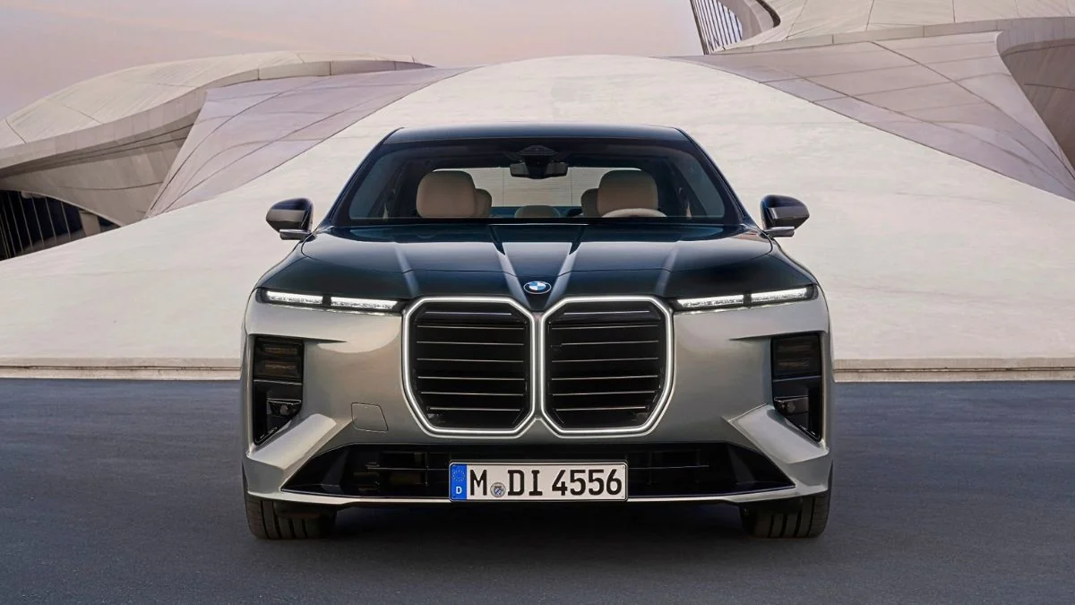 New BMW 7 Series Revealed: Bold Design, Bigger Tech and a 720 km EV Option
