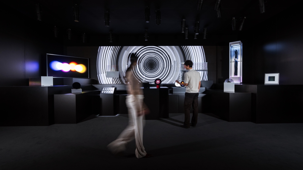 Samsung’s Project Luna Turns Your Desk Into a Smart Home Nerve Center