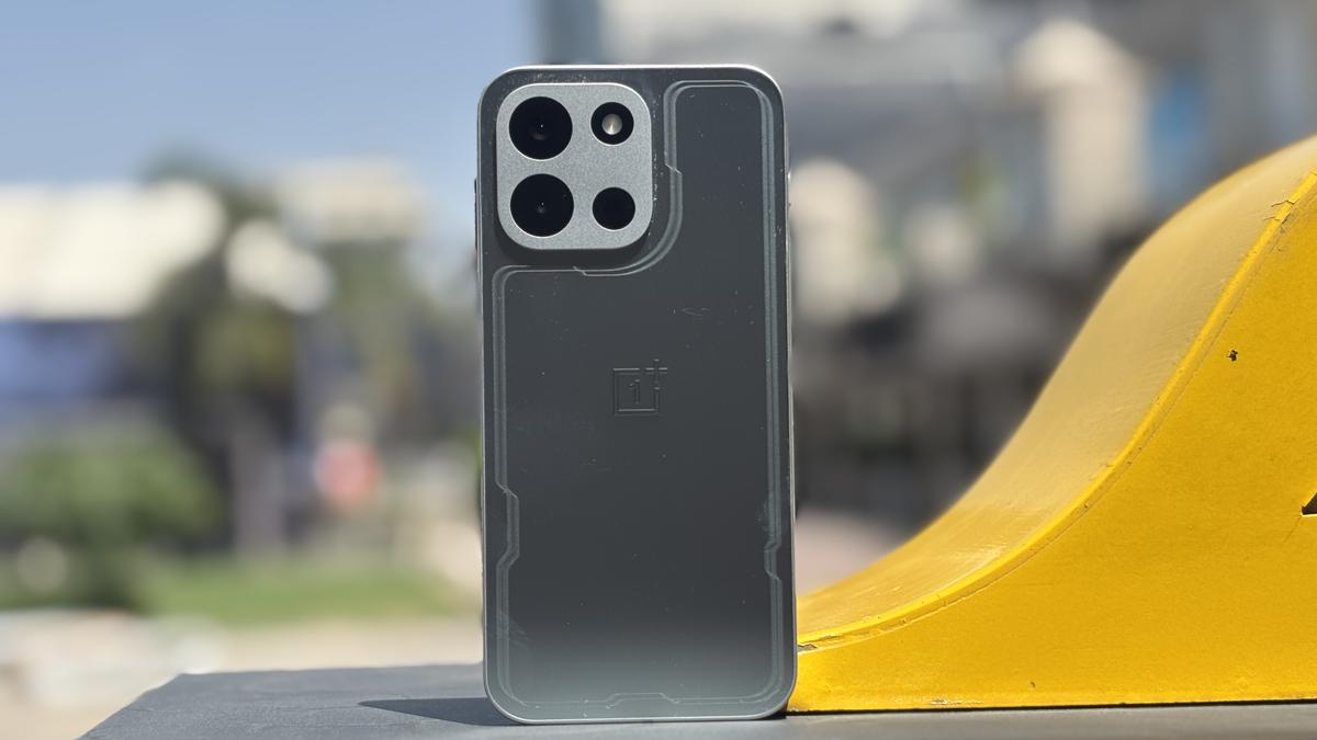 Love Phone Hacks and Hidden Features? How to Pick a Smartphone That’s Actually Fun to Tinker With