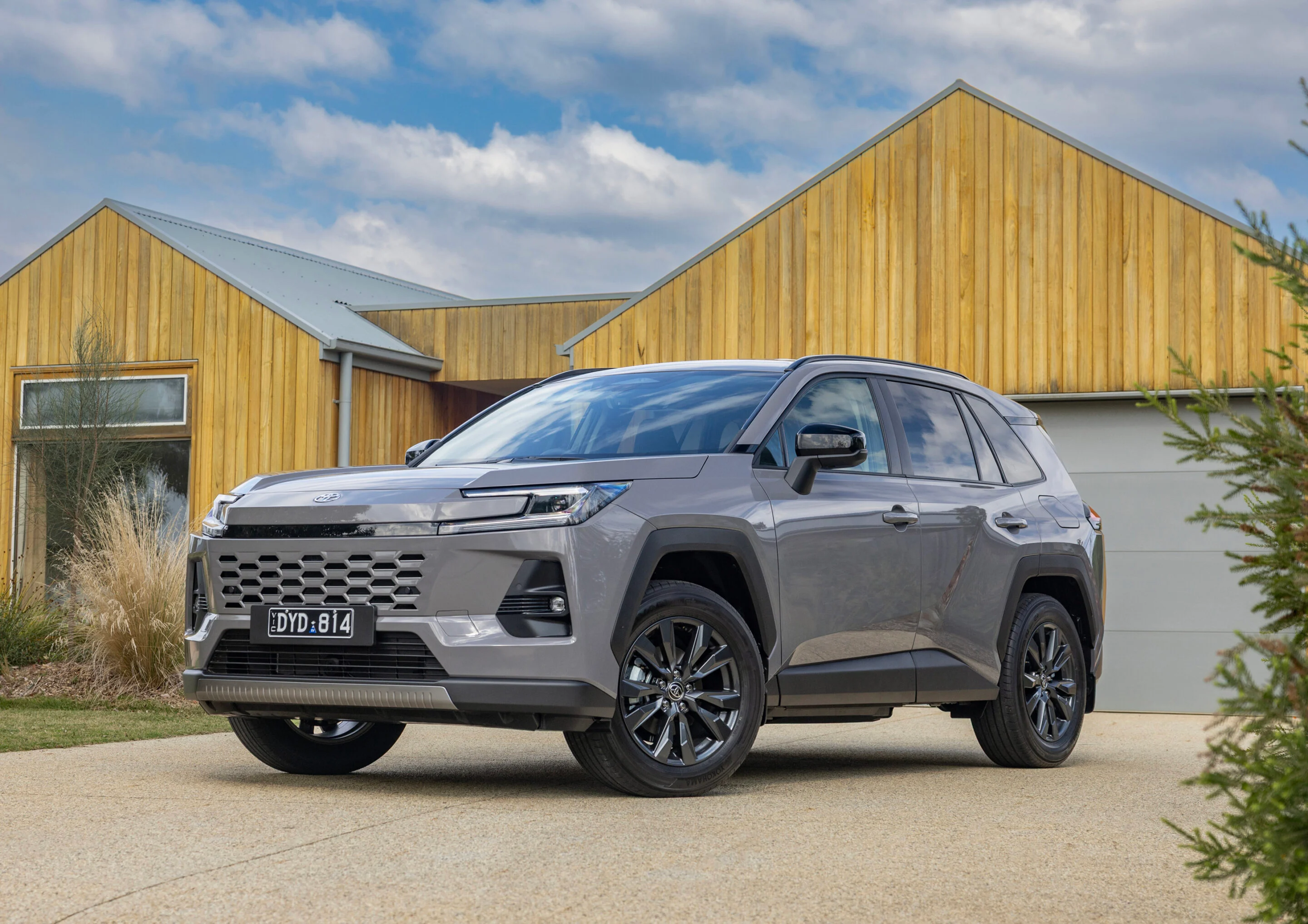 Toyota RAV4 vs RAV4 Hybrid: Is the World’s Favourite SUV Still the Benchmark?