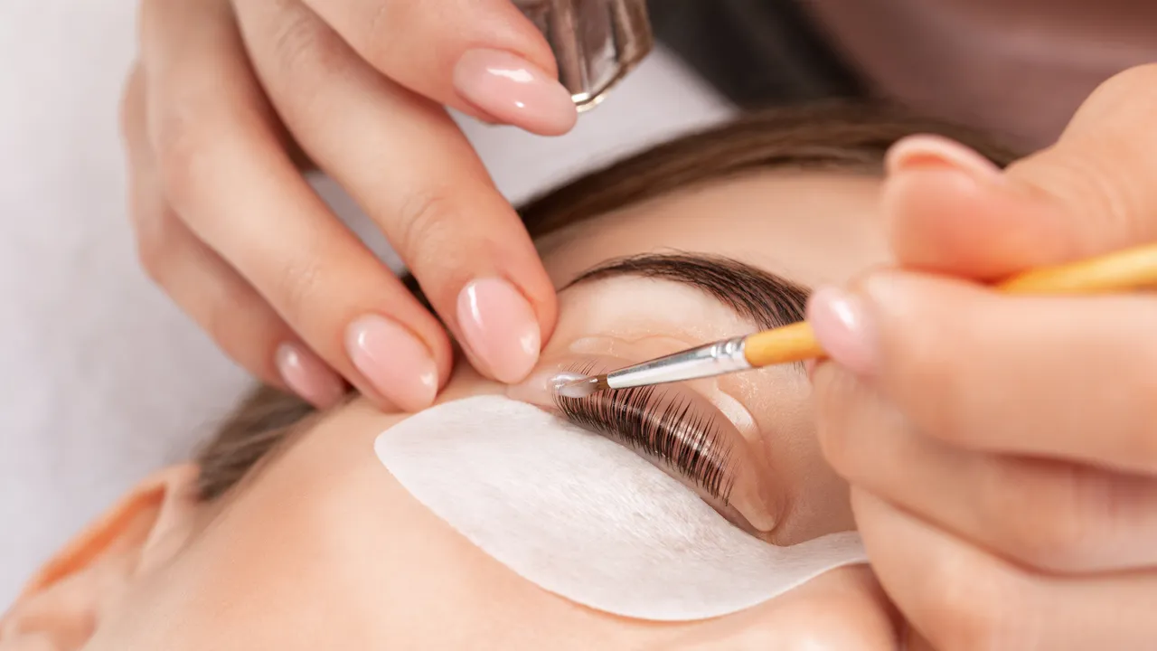 Lash Lifts vs. Extensions vs. Tubing Mascara: How to Choose the Best Lash Upgrade for You