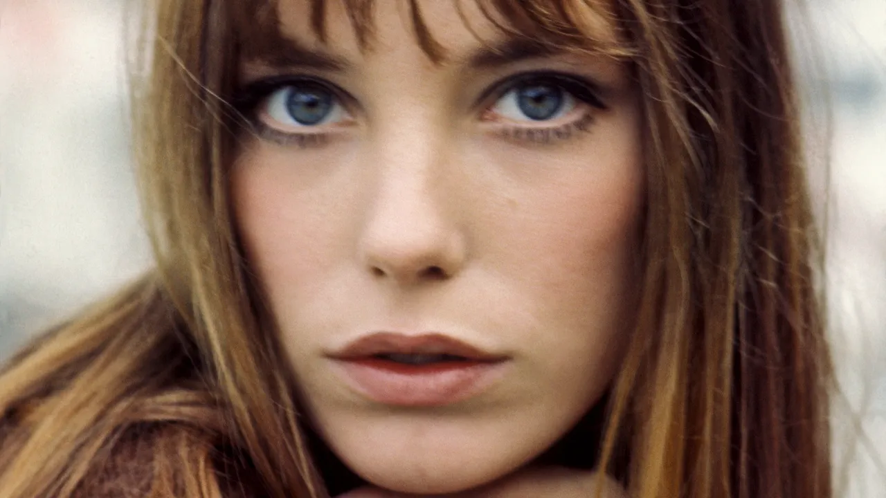 Bright Blonde, Easy Maintenance: Your Guide to Effortless Summer Hair Color