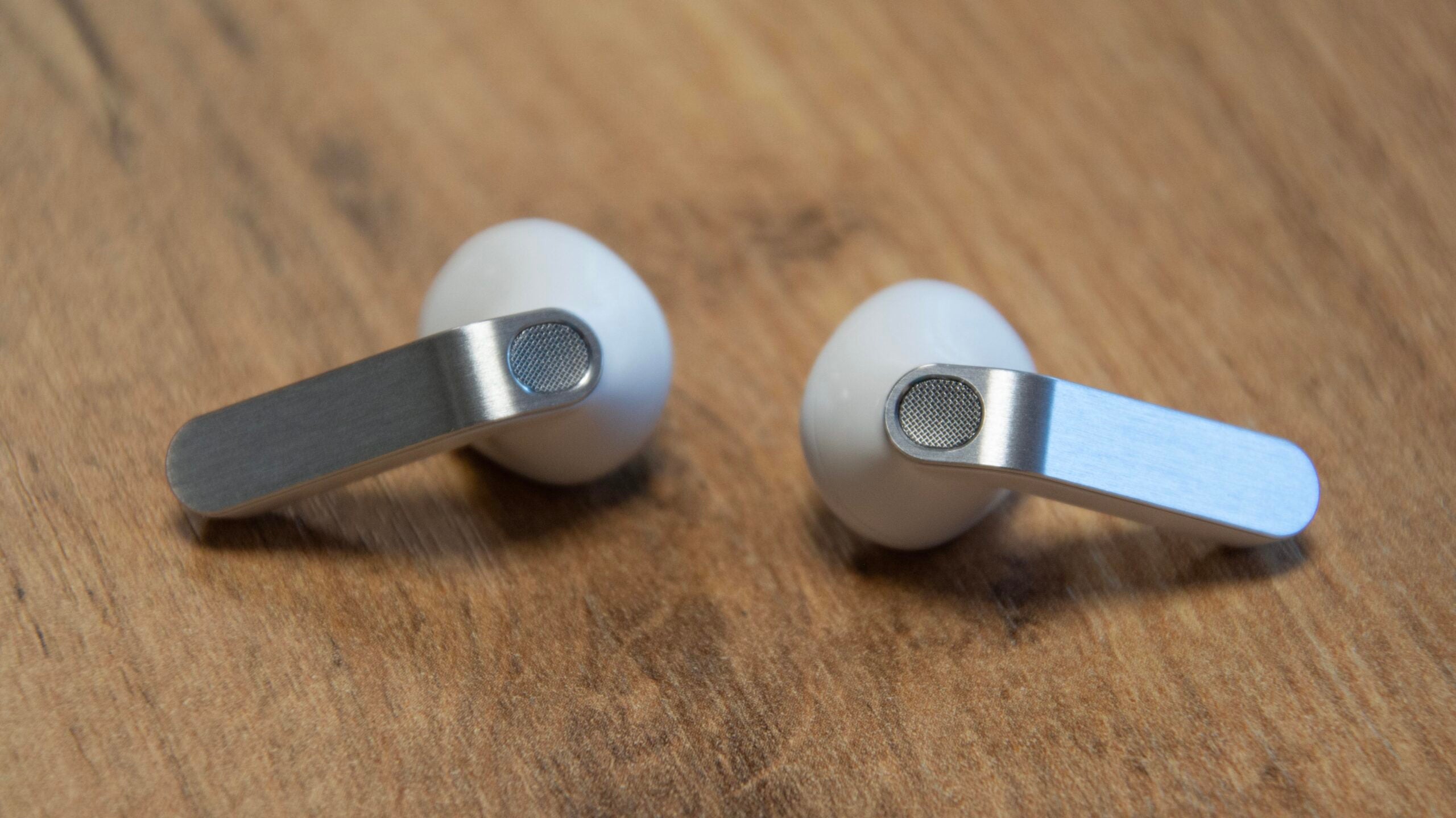 Samsung Galaxy Buds4 vs Buds4 Pro: The Better Noise-Canceling Choice for Daily Commuters