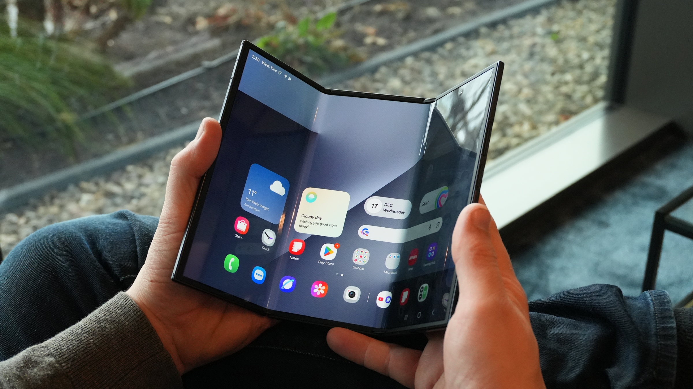 Samsung’s Next Tri-Fold Could Hide the S Pen Inside Its Hinge