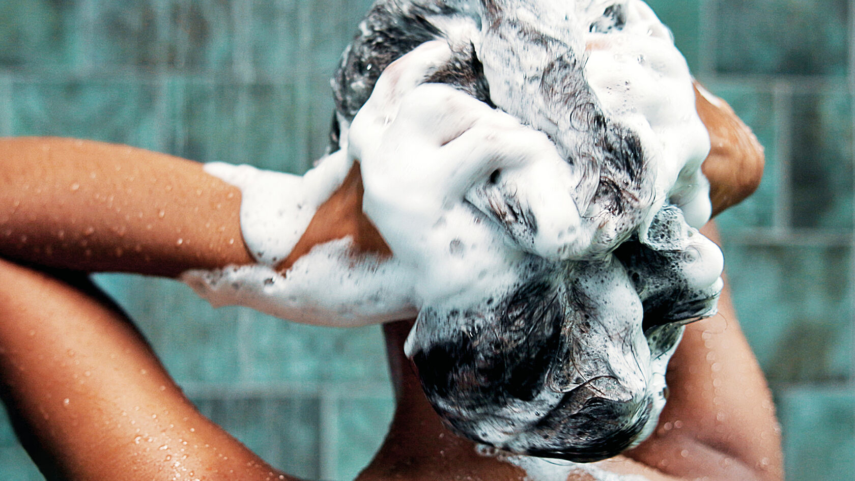 Why Your Scalp Gets Greasier in Warm Weather—and How to Choose the Right Clarifying Shampoo