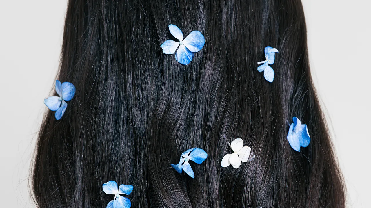 Why Women Are Ditching Floral Perfumes for Men's Fragrances—and Getting More Compliments