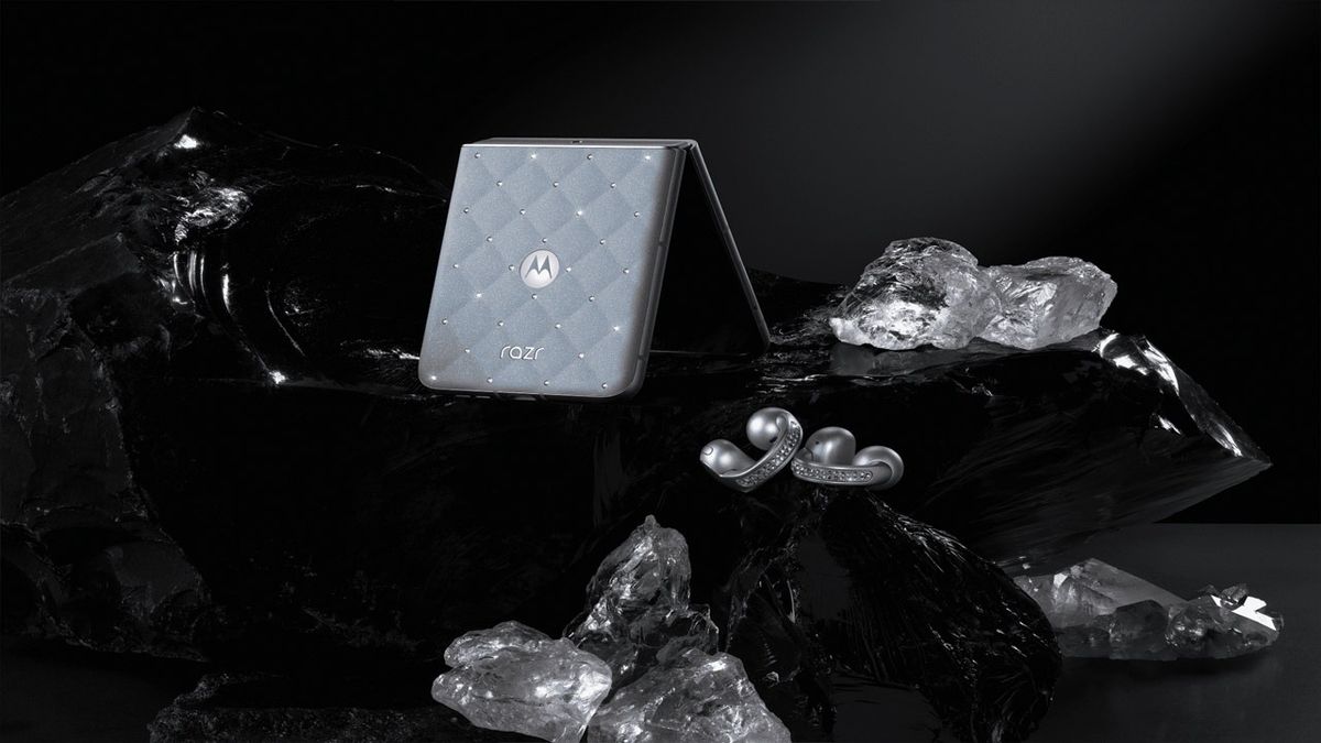 Luxury Meets Tech: How Smartphone Accessories Became the New High-Fashion Status Symbols