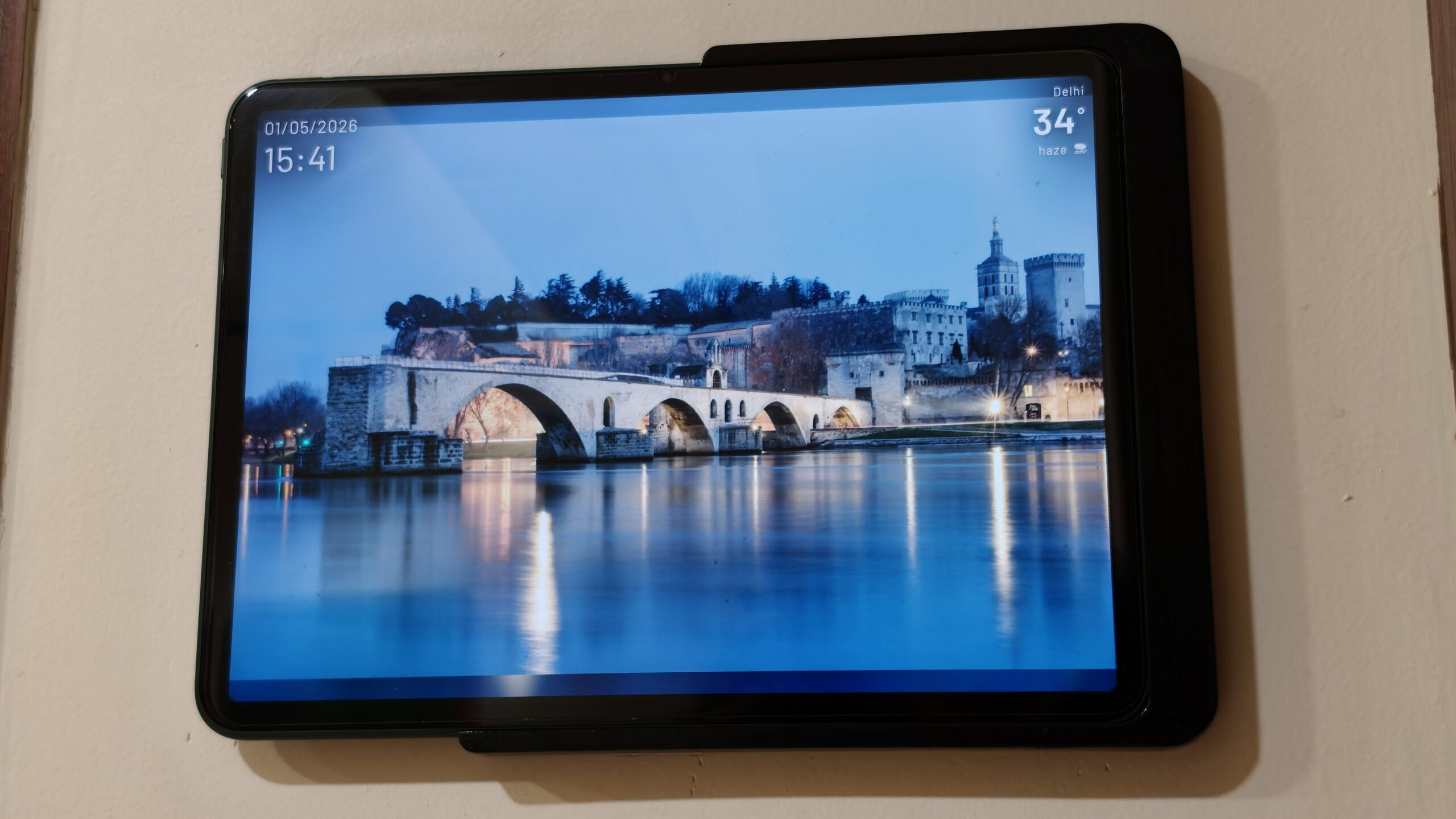 Turn Your Old Tablet Into a Smart Kitchen Assistant or Photo Display