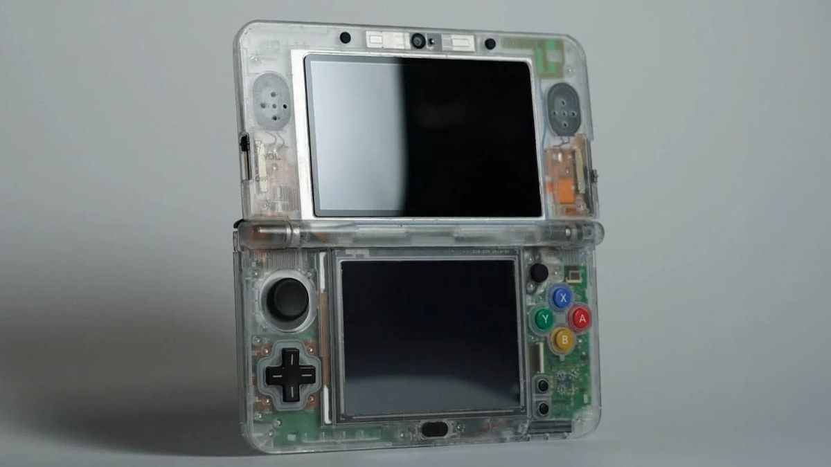 Clear 3DS Shells Are Bringing Retro Handheld Customization Back Into Focus