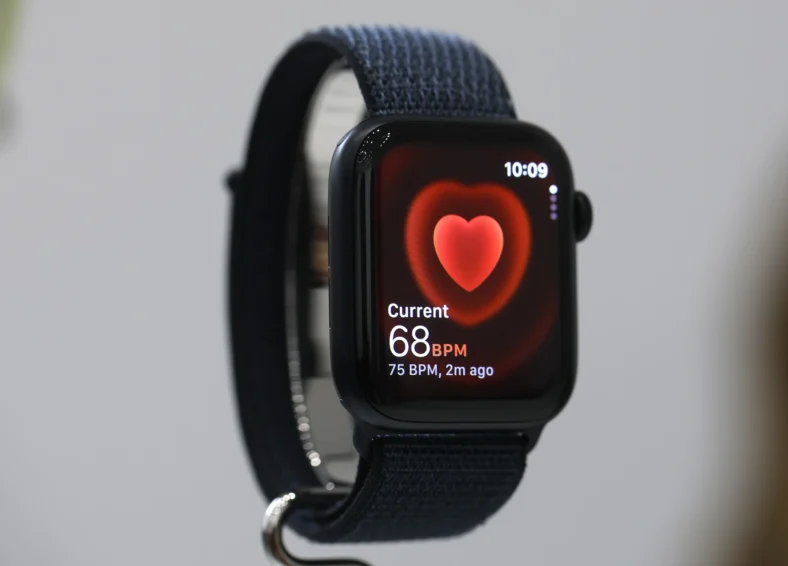 How AI-Powered Wearables Are Learning to Predict Health Crises Before They Happen