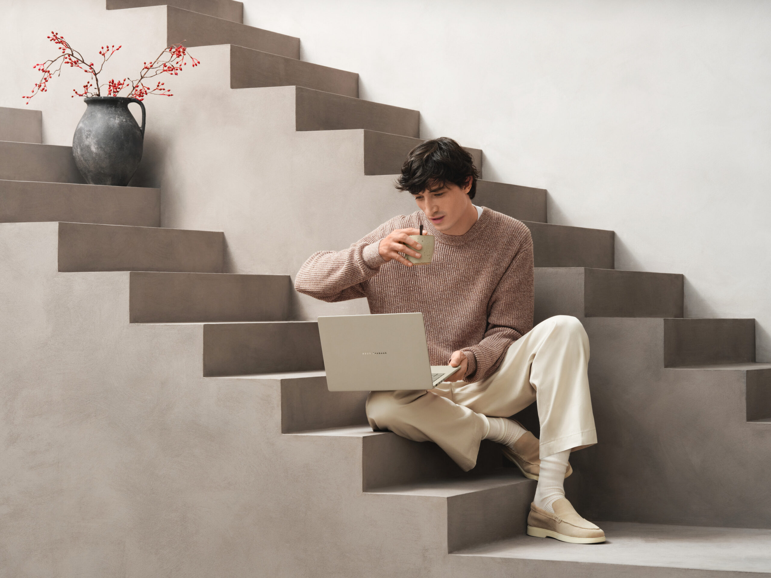 Asus’s Ultralight Laptops Promise 33+ Hours of Battery Life—Here’s What That Actually Means