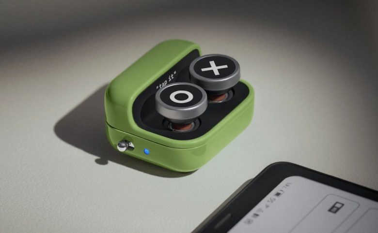Tappy Bluetooth Remote Adds Simple, Hands‑Free Control to BOOX E‑Ink Readers