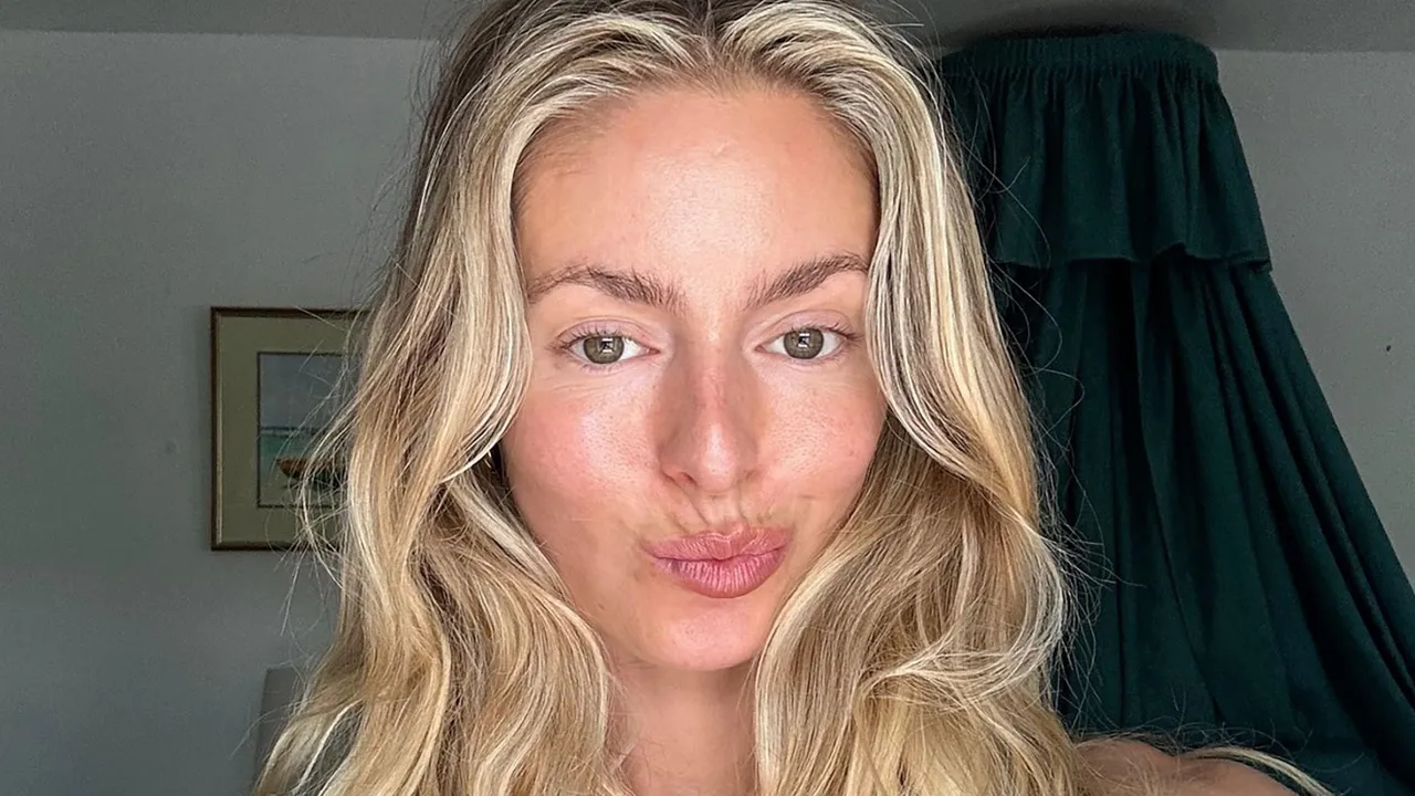 Bright Blonde, Easy Maintenance: Your Guide to Effortless Summer Hair Color