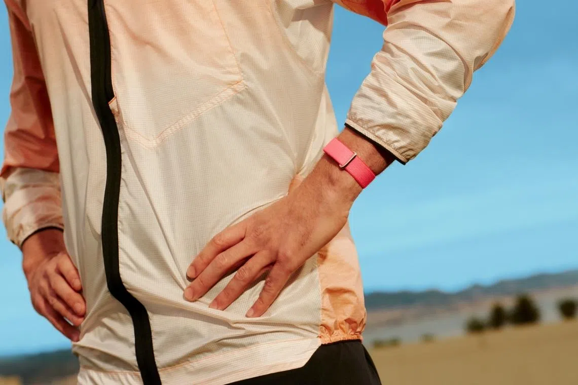 Google’s Screenless Fitbit Air Uses AI Coaching to Undercut Premium Fitness Trackers