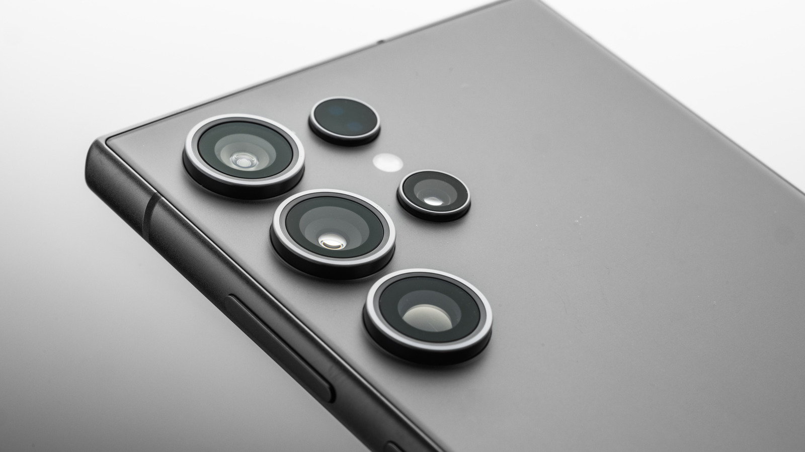 One UI 8.5 Rolls Out with AirDrop Support: Timeline, Eligible Galaxy Devices, and Key Features