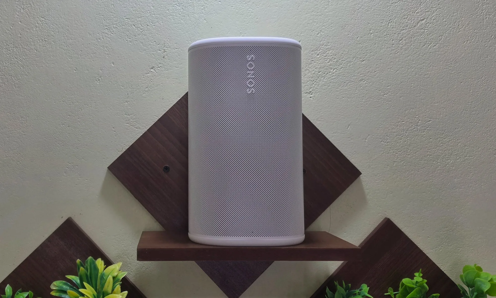 Sonos Play vs Bowers & Wilkins PX8 S2: Choosing Portable Audio That Fits Your Life