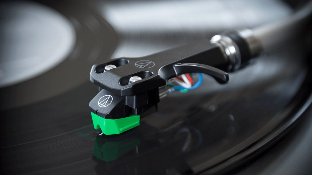 Vinyl Setup Done Right: How to Avoid Common Mistakes That Damage Your Record Collection