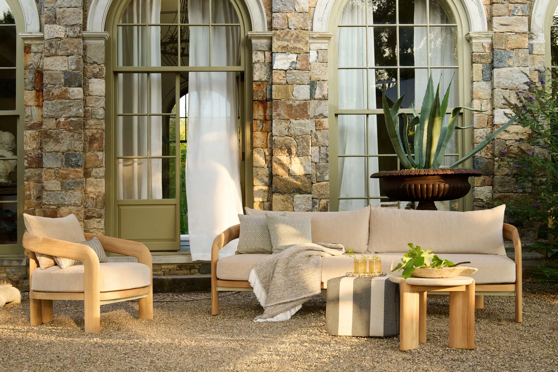 How to Keep Your Outdoor Furniture Looking New: Expert Strategies for Color and Texture Protection