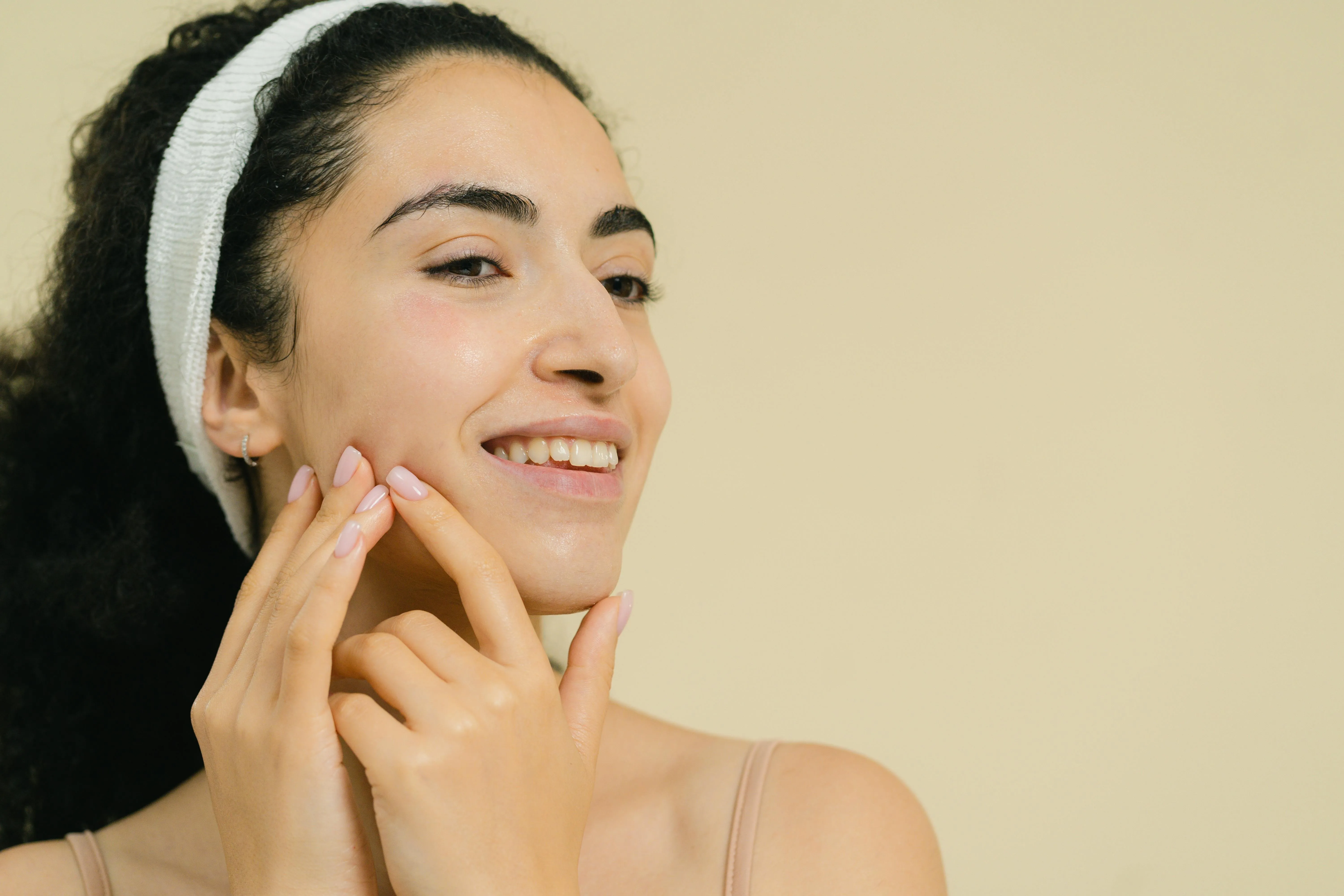 How Celebrities Keep Their Skin Glowing Through Grueling Schedules
