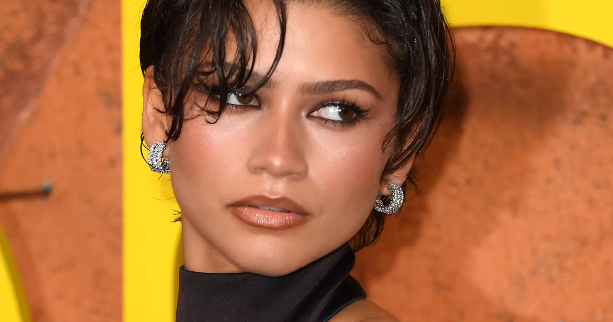 The Messy Girl Makeup Movement: Dewy, Undone Glam Replaces Airbrushed Perfection