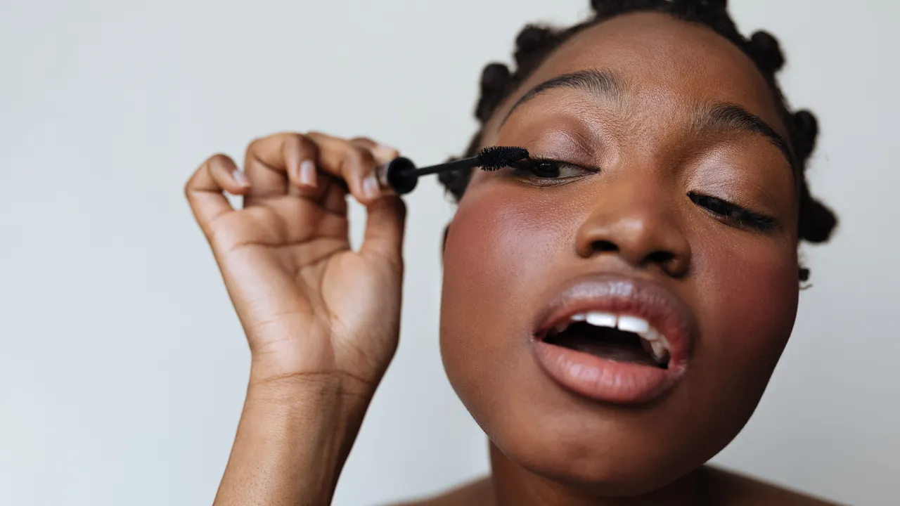 7 Eyeshadow Sticks That Deliver Foolproof Glam in Seconds