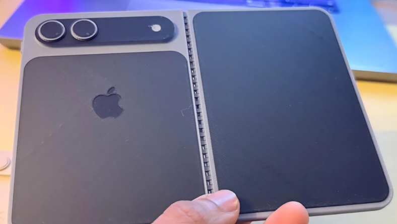 Apple’s Foldable iPhone Ultra May Revive the Communicator Era