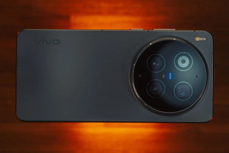 Vivo X300 Ultra vs X300 FE: Which Flagship Gives You More Camera Versatility for the Price?