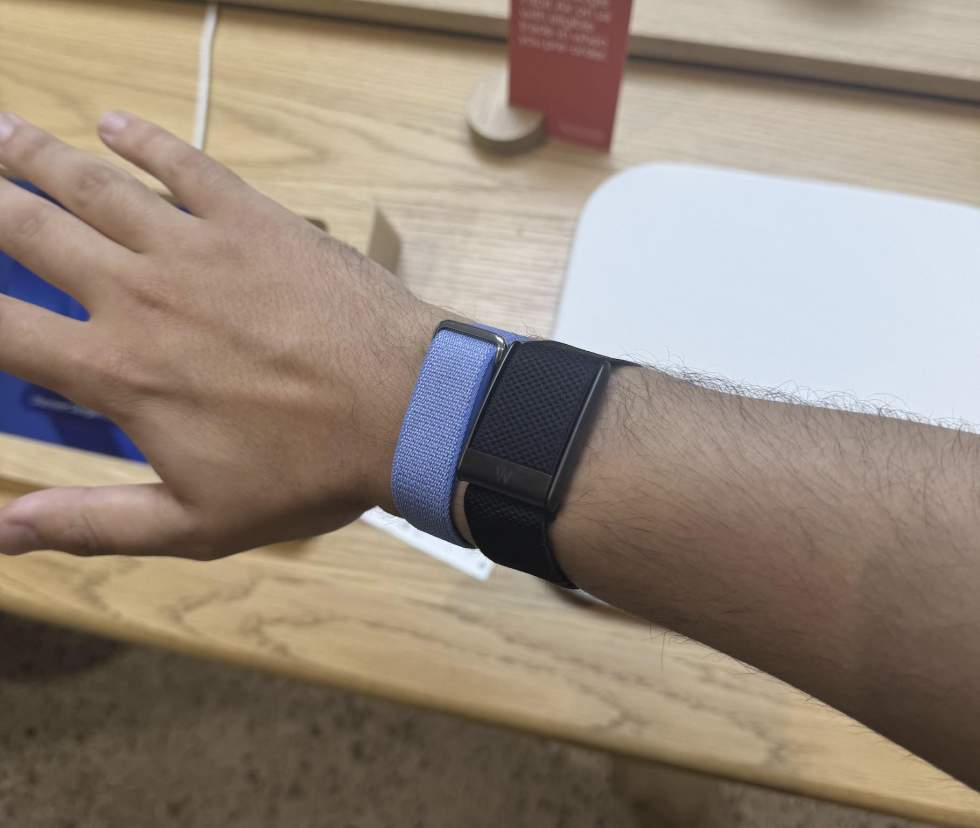 Fitbit Air vs WHOOP: A Screenless Fitness Tracker Showdown