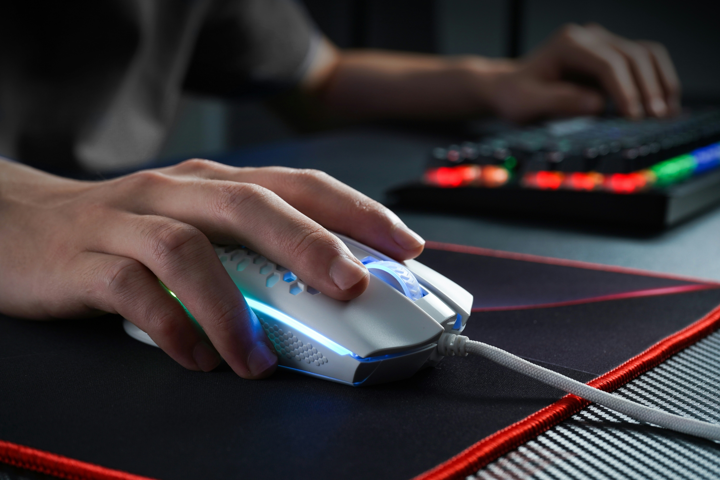 Wireless Gaming Mice Have Finally Caught Up: When to Ditch the Cable in Competitive Play